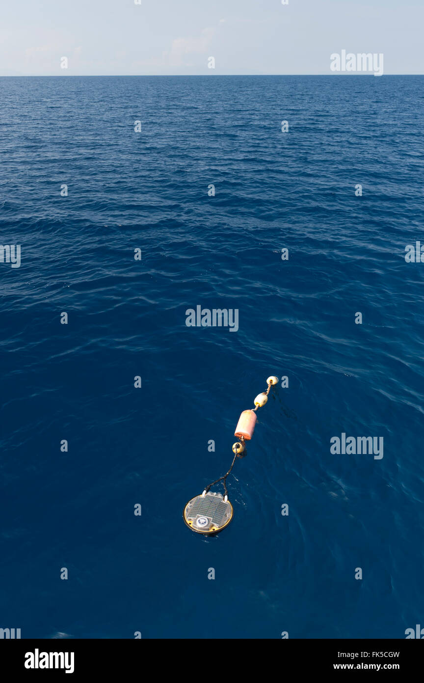 La jauge de l'énergie solaire de la NOAA envoie les données de température de la série chronologique de Kimbe Bay pris de Bradford Shoal. Banque D'Images