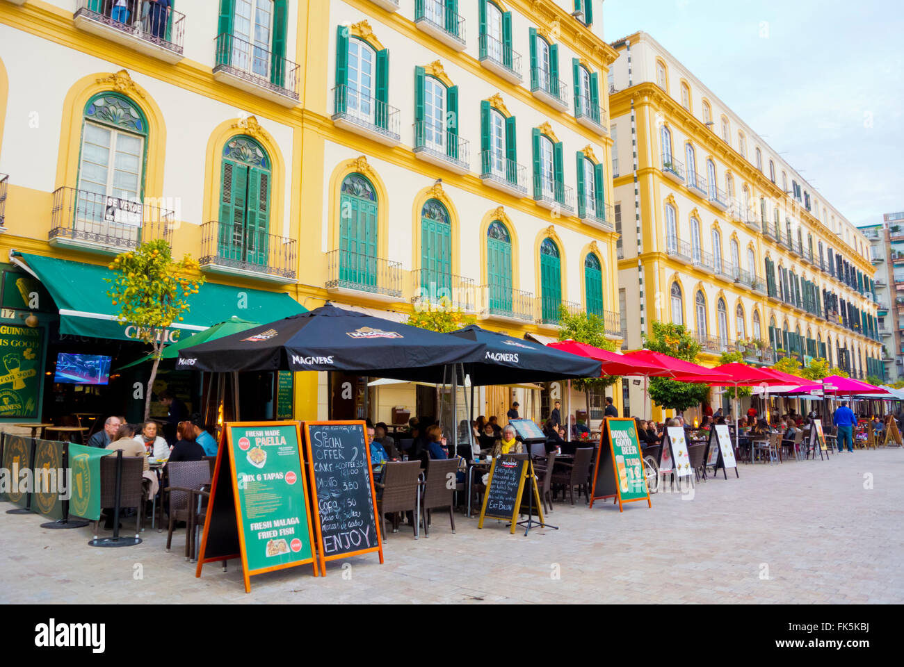 Bars et terrasses de restaurants, de la Plaza de la Merced, Malaga, Andalousie, Espagne Banque D'Images