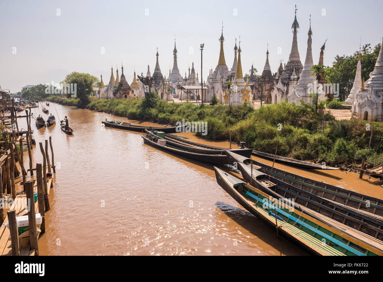 Stupas à Ywama Paya Temple Bouddhiste, au Lac Inle, l'État de Shan, Myanmar (Birmanie), l'Asie Banque D'Images