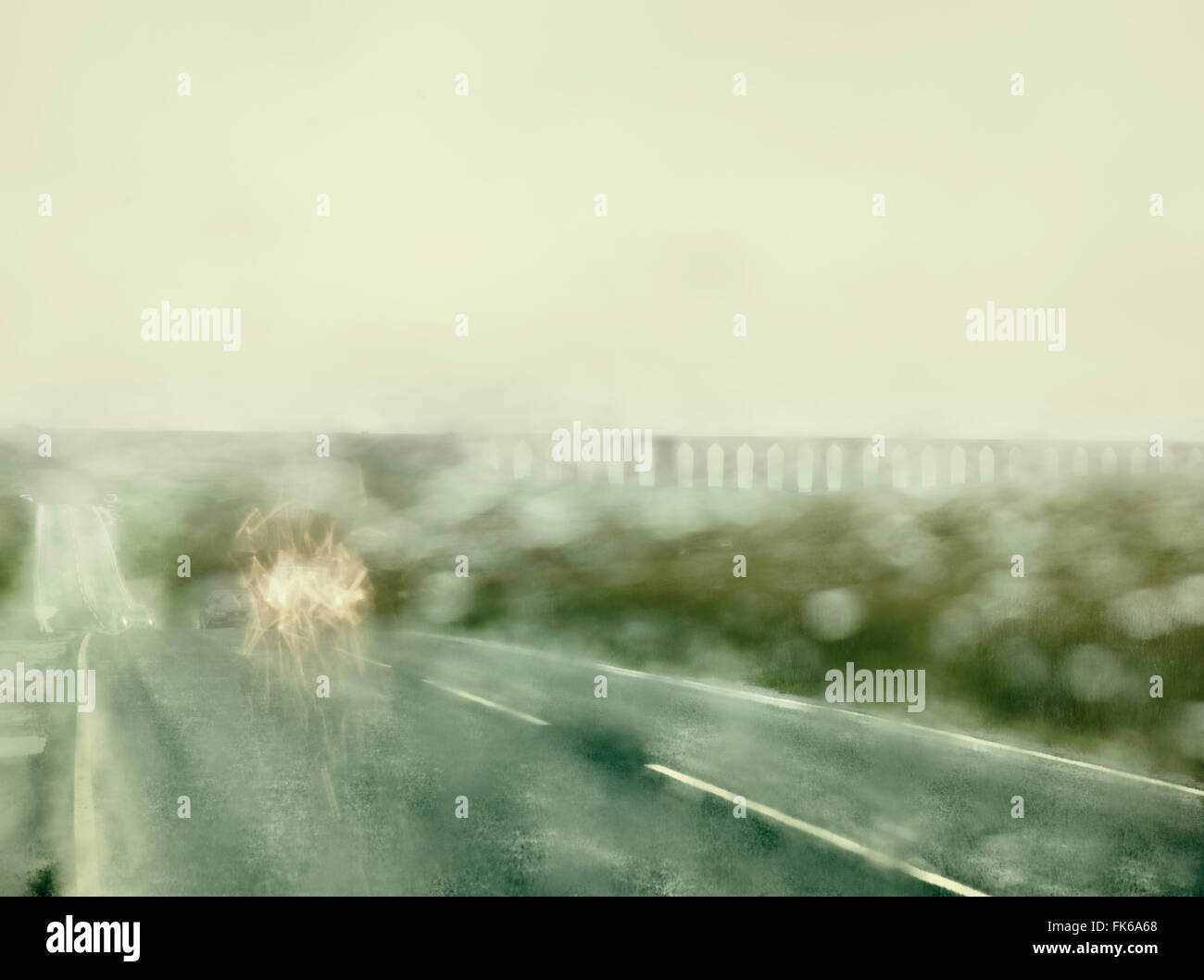 De mauvaises conditions de conduite sous la pluie par le viaduc de Ribblehead, Lancashire, Angleterre, Royaume-Uni, Europe Banque D'Images