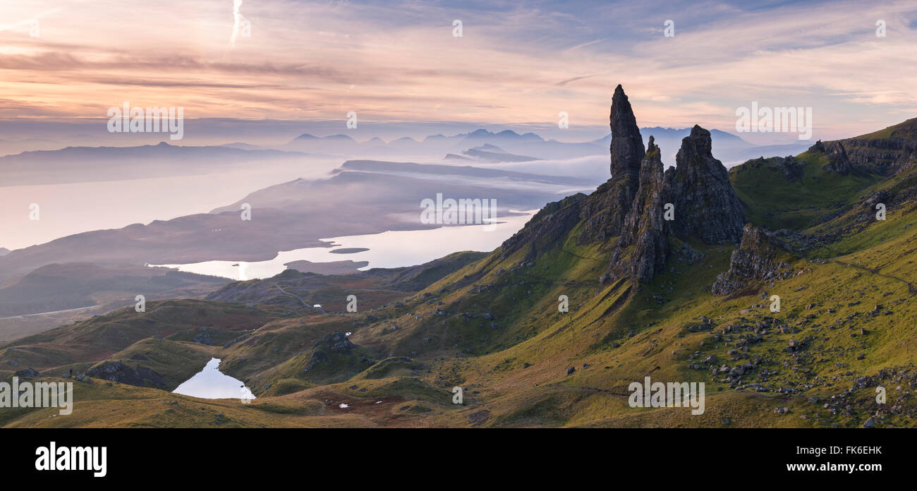 Des paysages spectaculaires à l'ancien homme de Storr sur l'île de Skye, Hébrides intérieures, Ecosse, Royaume-Uni, Europe Banque D'Images