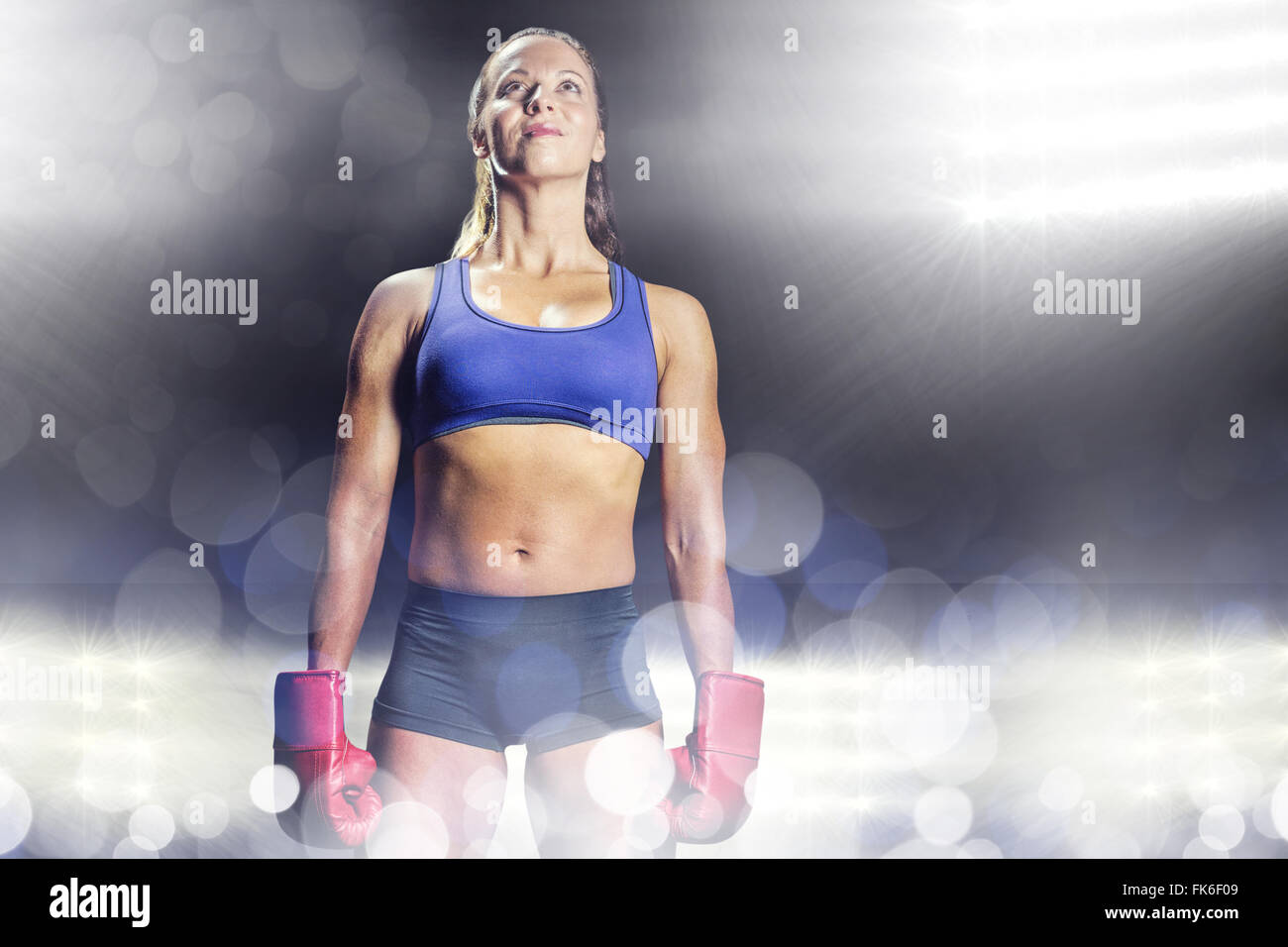 Image composite du comité permanent de l'athlète féminine avec des gants Banque D'Images