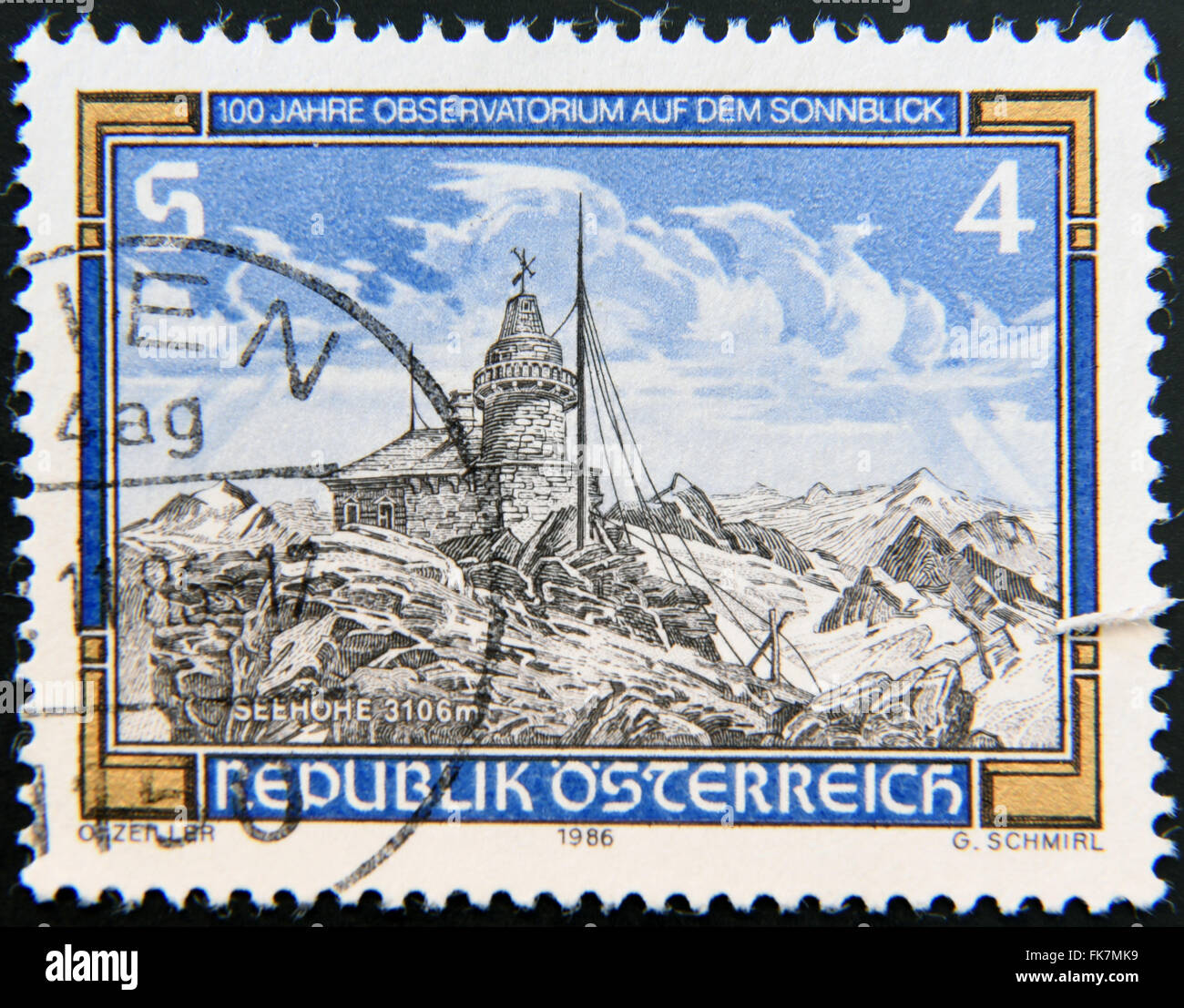 Autriche - VERS 1986 : un timbre imprimé en Autriche Sonnblick Observatoire montre situé dans les alpes autrichienne, vers 1986 Banque D'Images