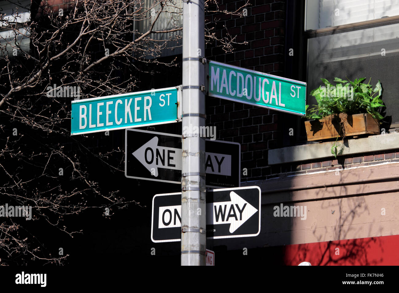 Coin des rues Bleecker et Mac Dougal Greenwich Village New York City Banque D'Images