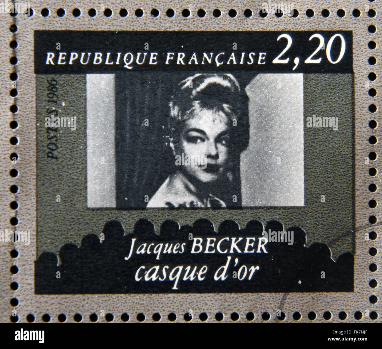 FRANCE - VERS 1986 : stamp dédiée au centenaire du cinéma français montre Jacques Becker 'Casque d'Or", vers 1986 Banque D'Images