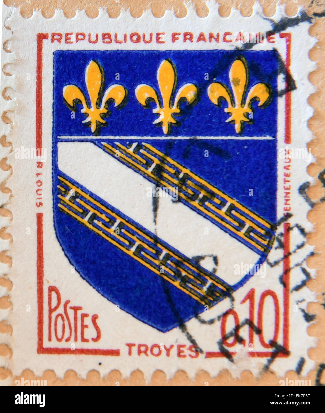 FRANCE - circa 1963 : timbre imprimé dans la France montre Armoiries de Troyes, vers 1963 Banque D'Images