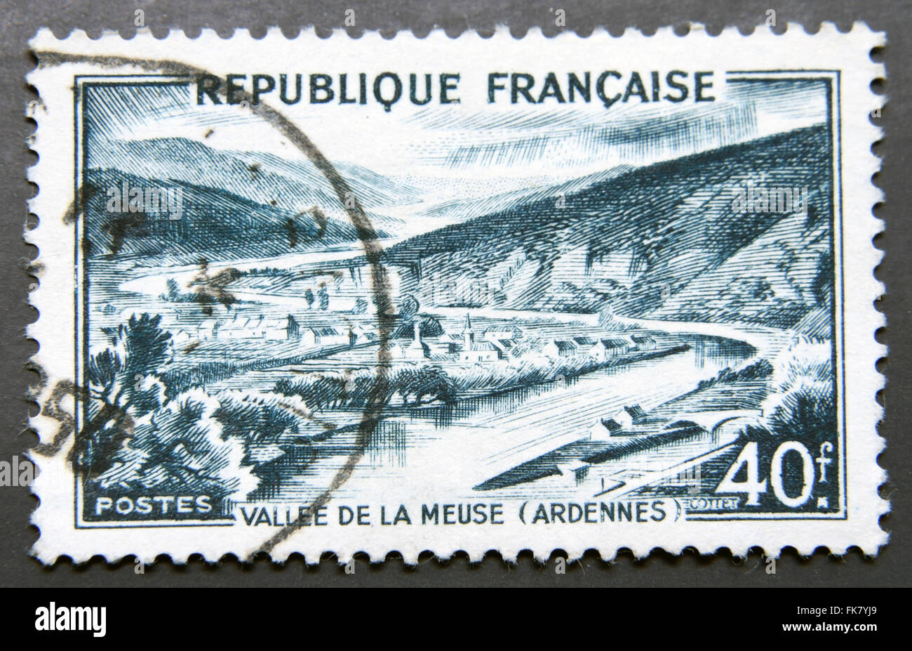 FRANCE - circa 1949 : timbre imprimé en France montre Vue sur Vallée de la Meuse, Ardennes, vers 1949 Banque D'Images