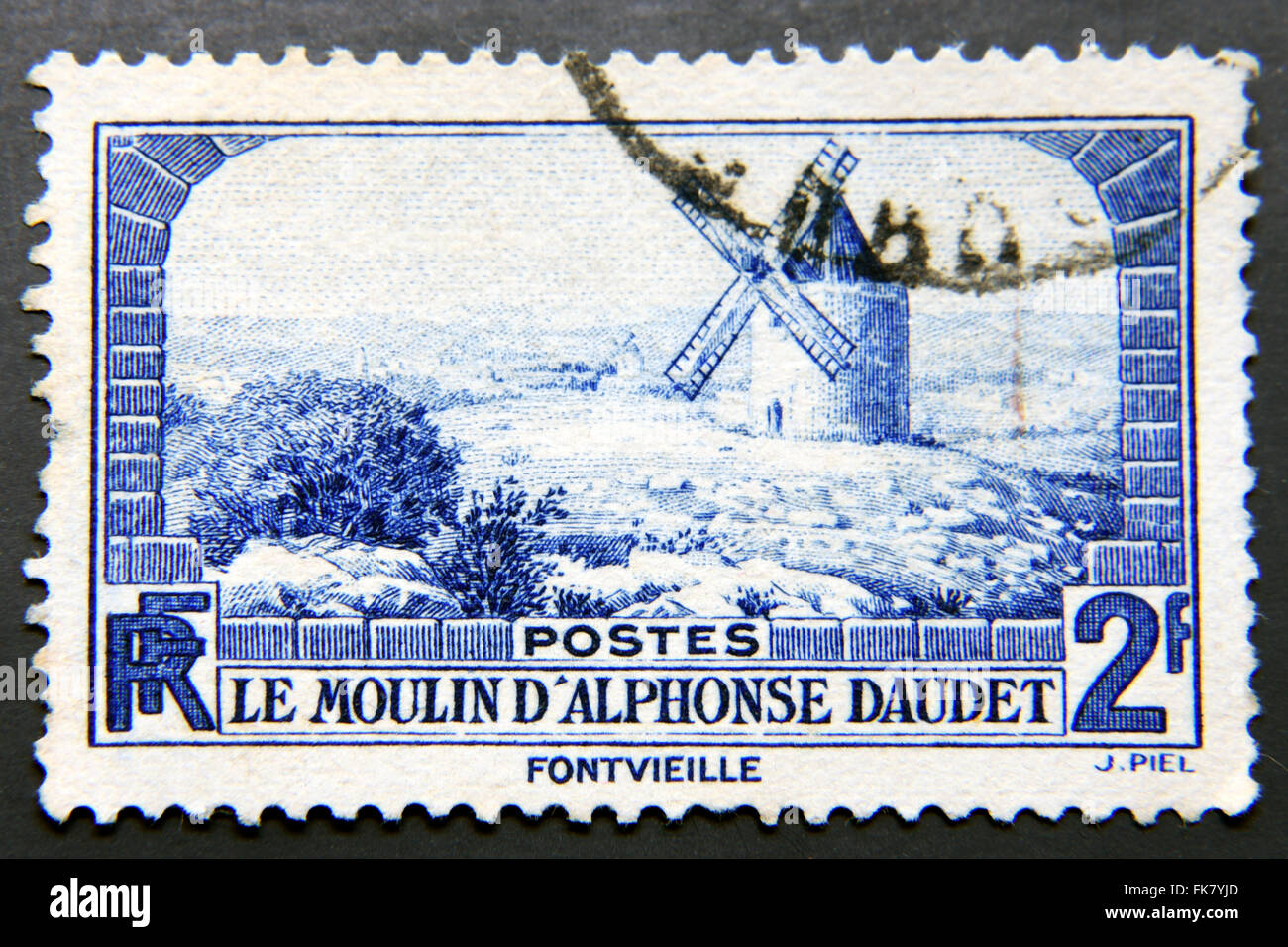 FRANCE - VERS 1936 : timbre montre moulin à Fontvielle Banque D'Images