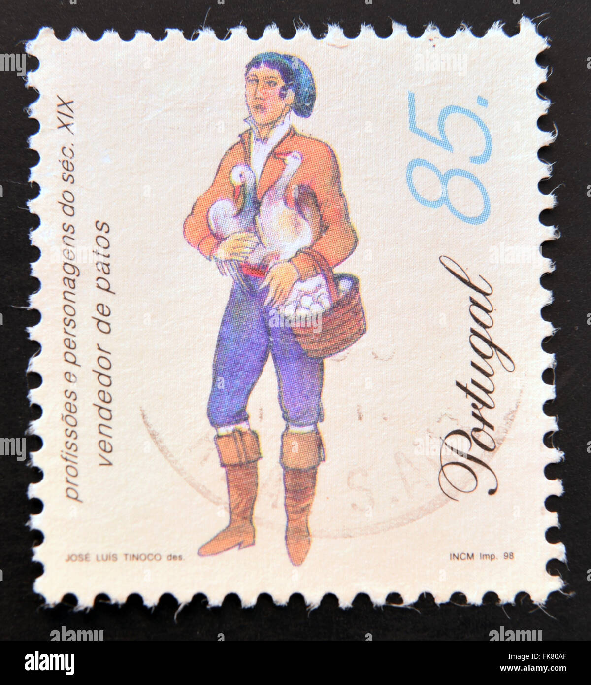 PORTUGAL - circa 1998 : timbre imprimé au Portugal montre les oeufs de canard et vendeur, Profession du 19ème siècle, vers 1998 Banque D'Images