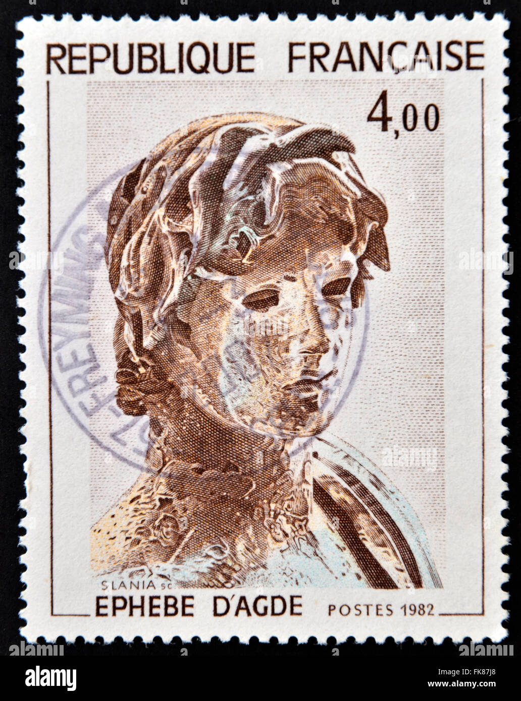 FRANCE - VERS 1982 : un timbre imprimé en France montre jeune soldat grec Hellenic, Sculpture, Agude, vers 1982 Banque D'Images