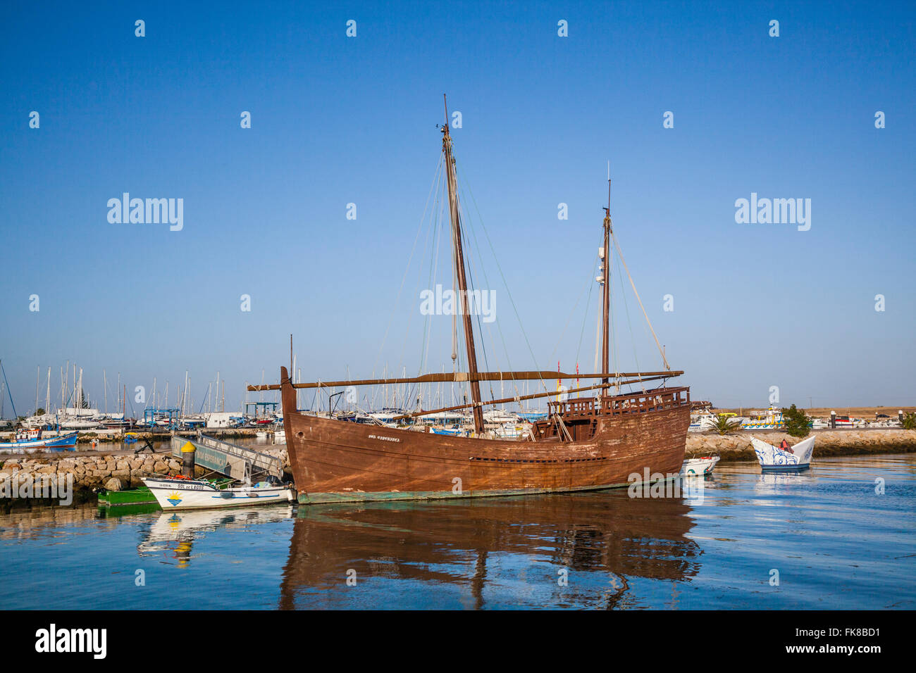 Portugal, Algarve, Lagos, la rivière Bensafrim, réplique de la caravelle Boa Esperanca Banque D'Images