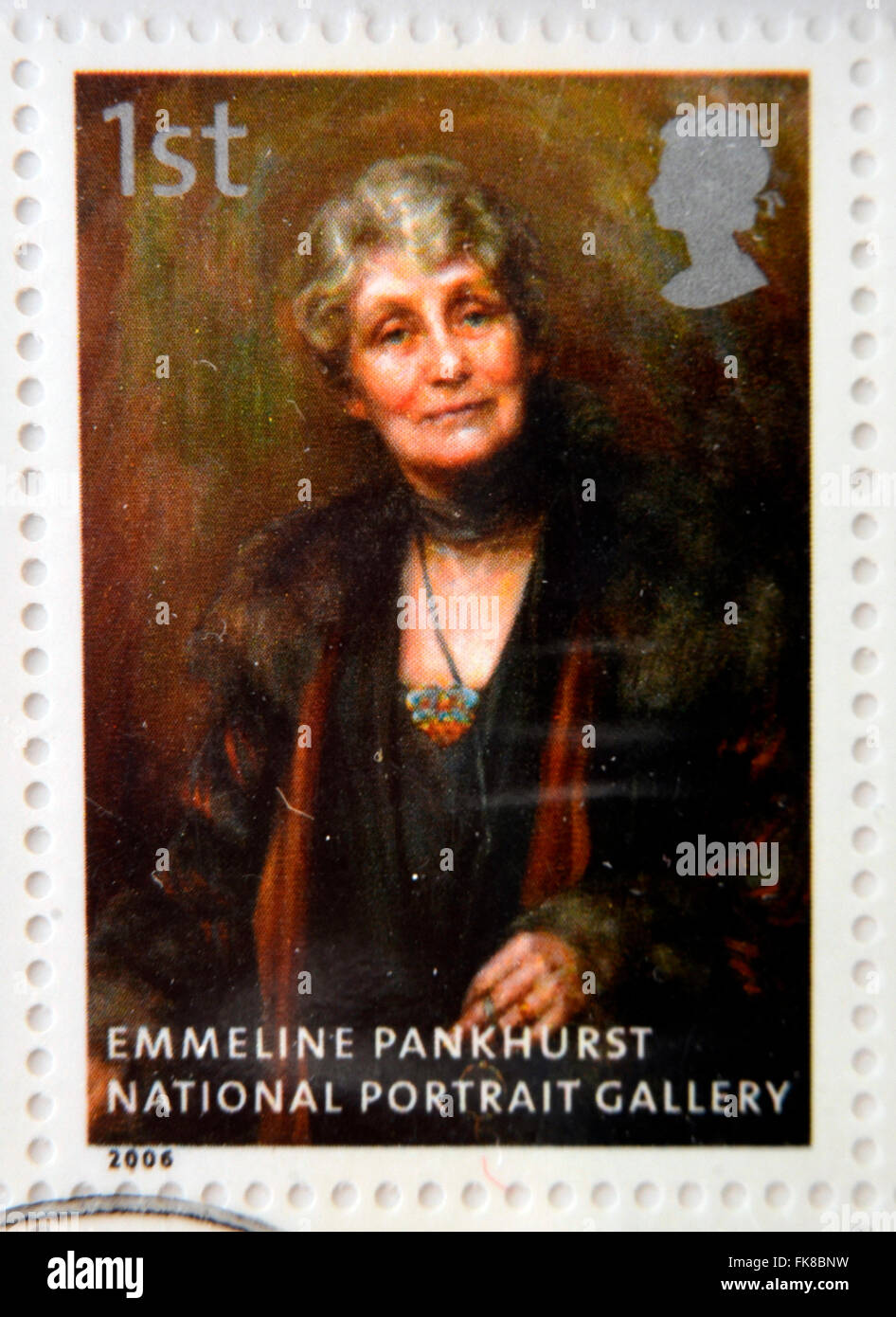 Royaume-uni - circa 2006 : timbres en Grande-Bretagne dédiée à la National Portrait Gallery, spectacles Emmeline Pankhurst Banque D'Images