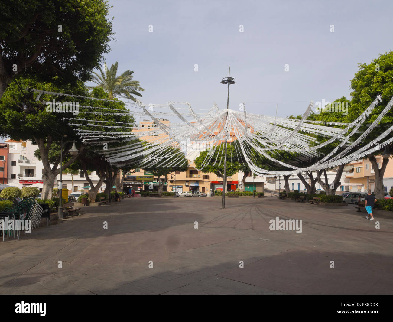 La Plaza square dans la ville Alcala sur la côte ouest de Tenerife Espagne, décoré pour une fiesta Banque D'Images