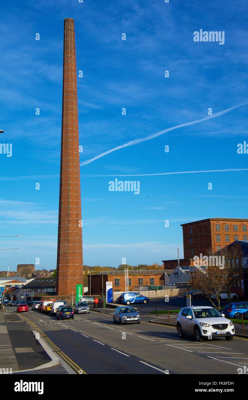 La cheminée de Dixon. 290 pieds de hauteur de cheminée ancienne usine textile. Shaddon Mill Road, Dalston, Shaddongate, Carlisle, Cumbria, Royaume-Uni Banque D'Images