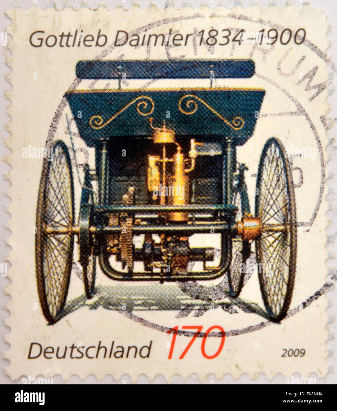 Allemagne - circa 2009 : timbres en Allemagne montre Gottlieb Daimler, vieille voiture, vers 2009 Banque D'Images