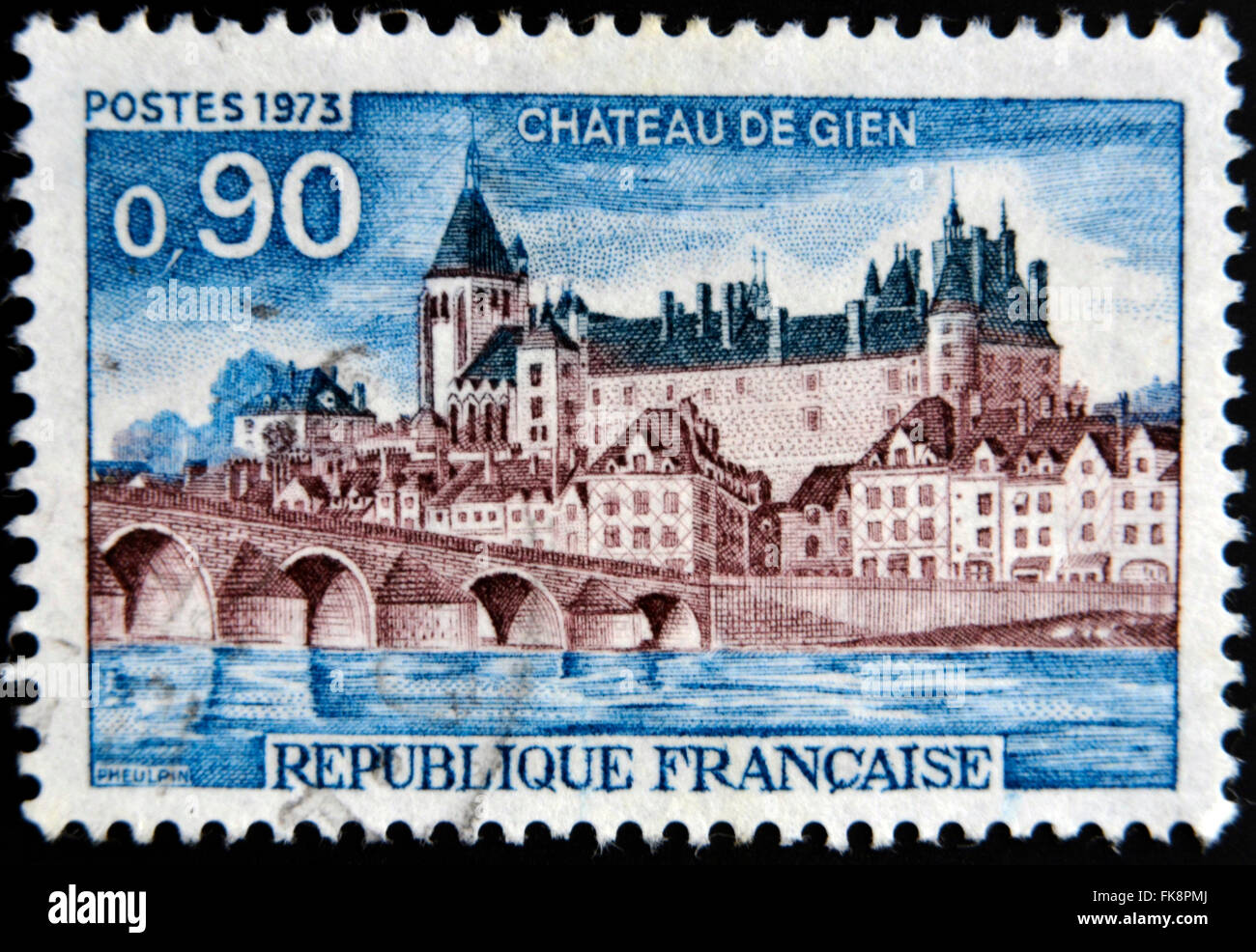 FRANCE - VERS 1973 : un timbre imprimé en France montre le Château de Gien, vers 1973 Banque D'Images
