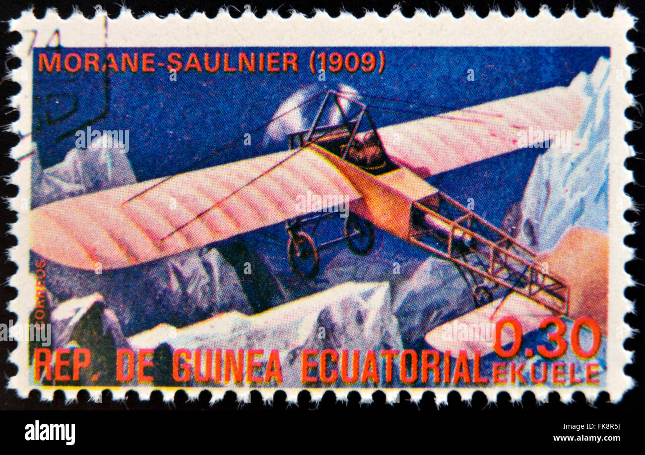 Guinée Équatoriale - circa 1974 : timbre imprimé en Guinée dédié à l'histoire de l'aviation présente Morane-Saulnier,1909 Banque D'Images