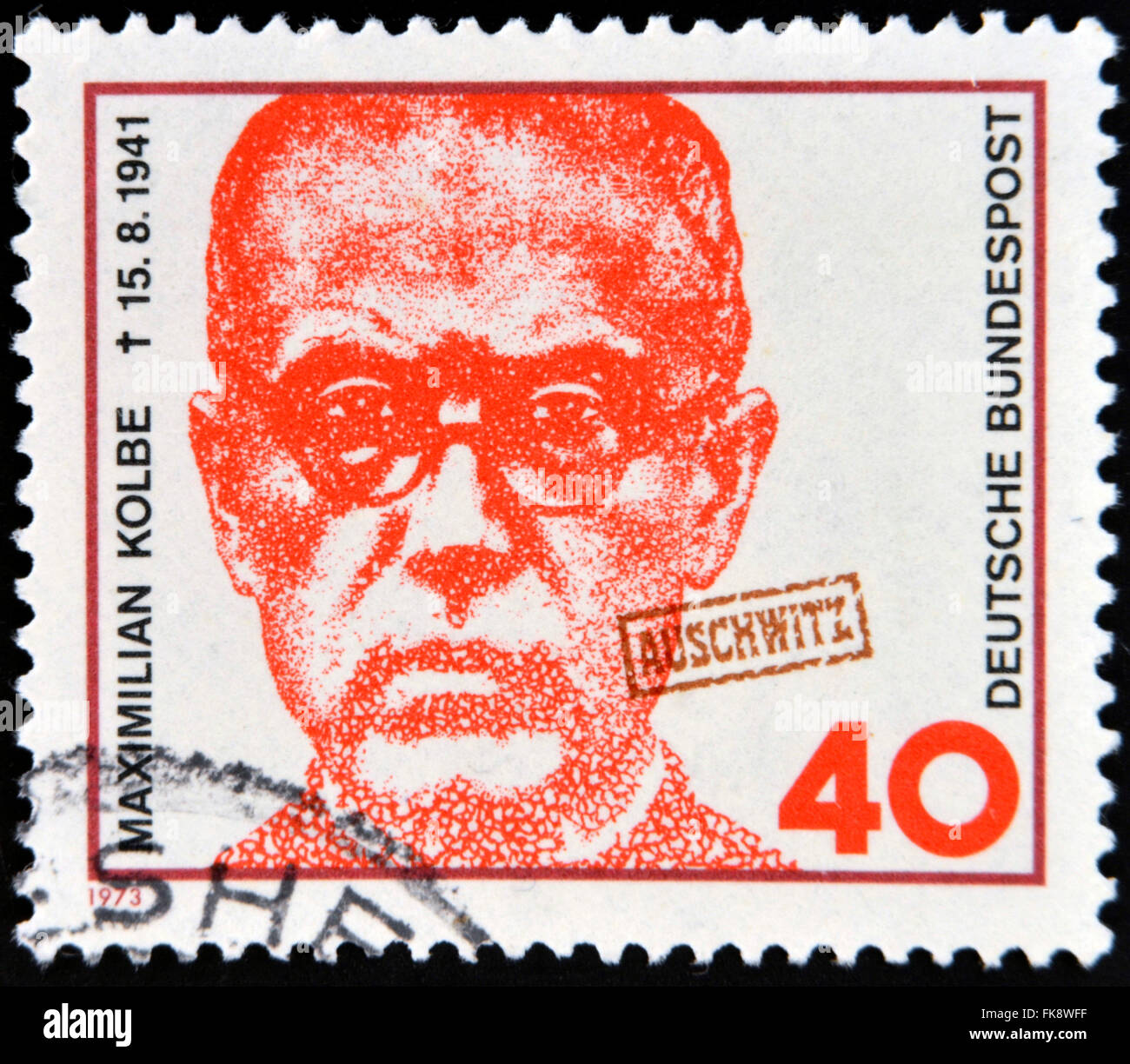 Allemagne - VERS 1973 : un timbre imprimé en Allemagne montre Maximilien Kolbe, prêtre polonais qui sont morts à Auschwitz Banque D'Images