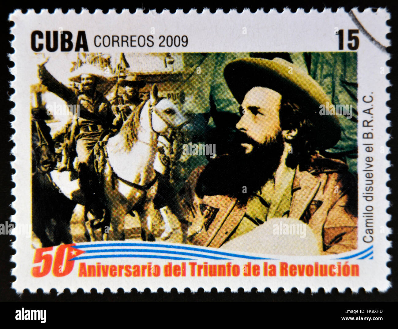 CUBA - circa 2009 : timbre imprimé en cuba dédié aux 50 ans de la victoire de la révolution, montre Camilo Cienfuegos Banque D'Images