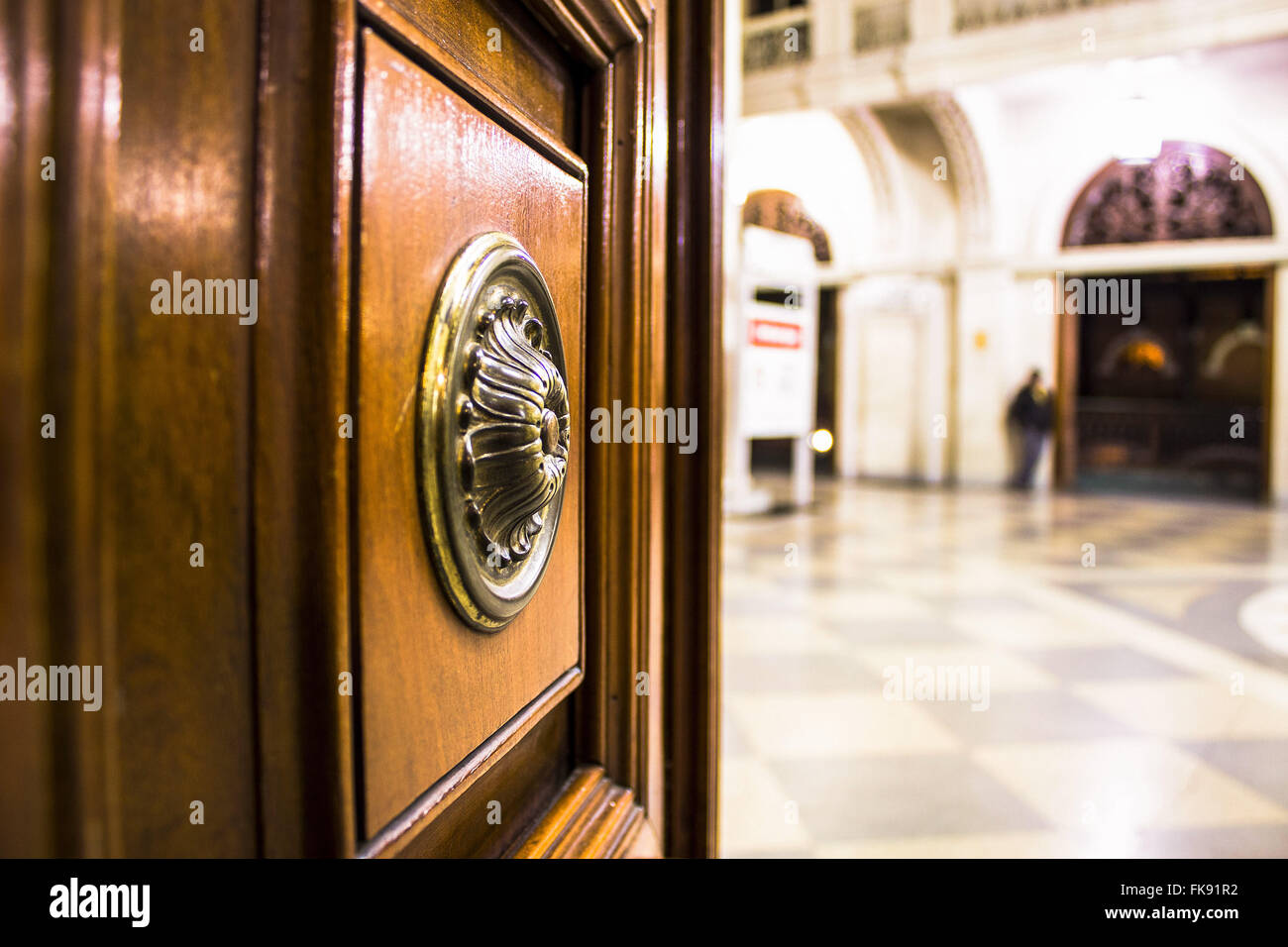 Détail de la porte d'entrée de la station de phare qui abrite le Musée de la langue portugaise Banque D'Images