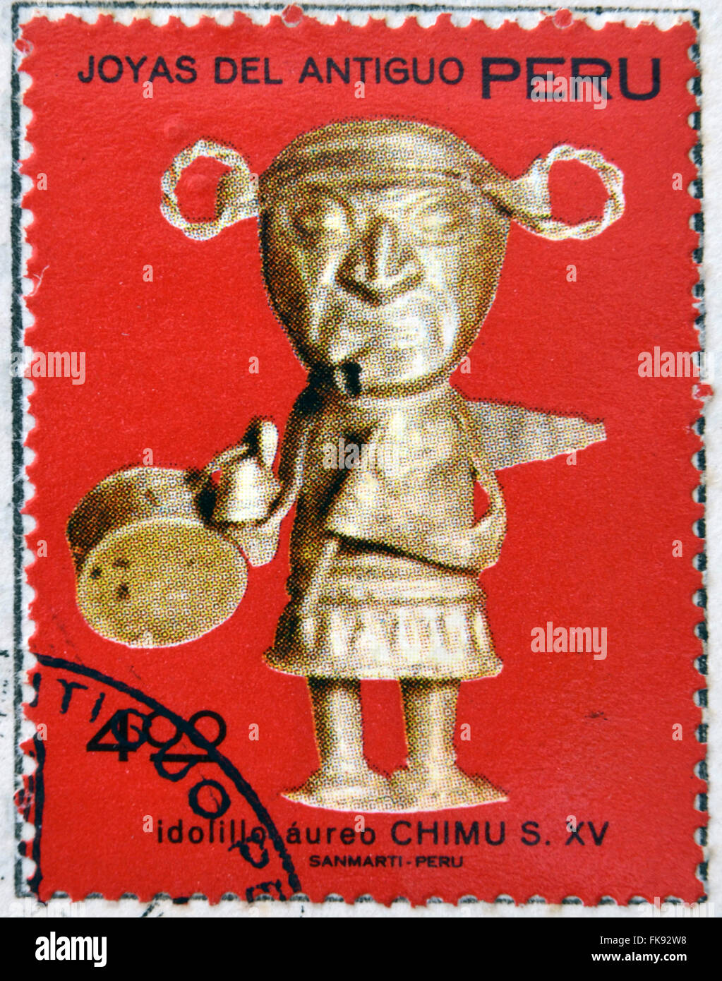 Pérou - circa 1972 : timbre imprimé au Pérou dédié aux bijoux de l'ancien Pérou, Auric montre peu d'idol Chimu, vers 1972 Banque D'Images