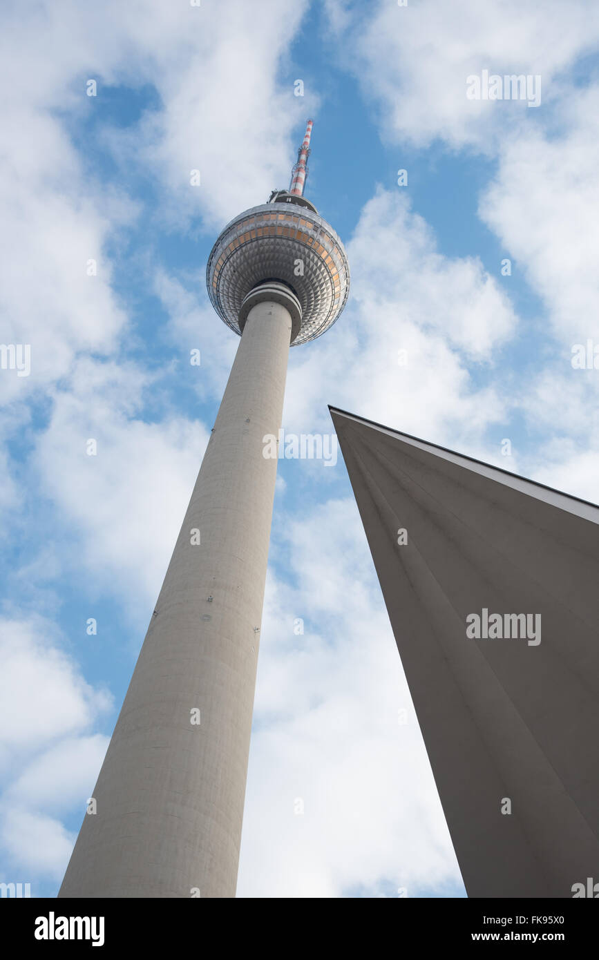 Tour de télécommunication et de télévision près de Aexanderplatz ville à Berlin, Allemagne. Banque D'Images