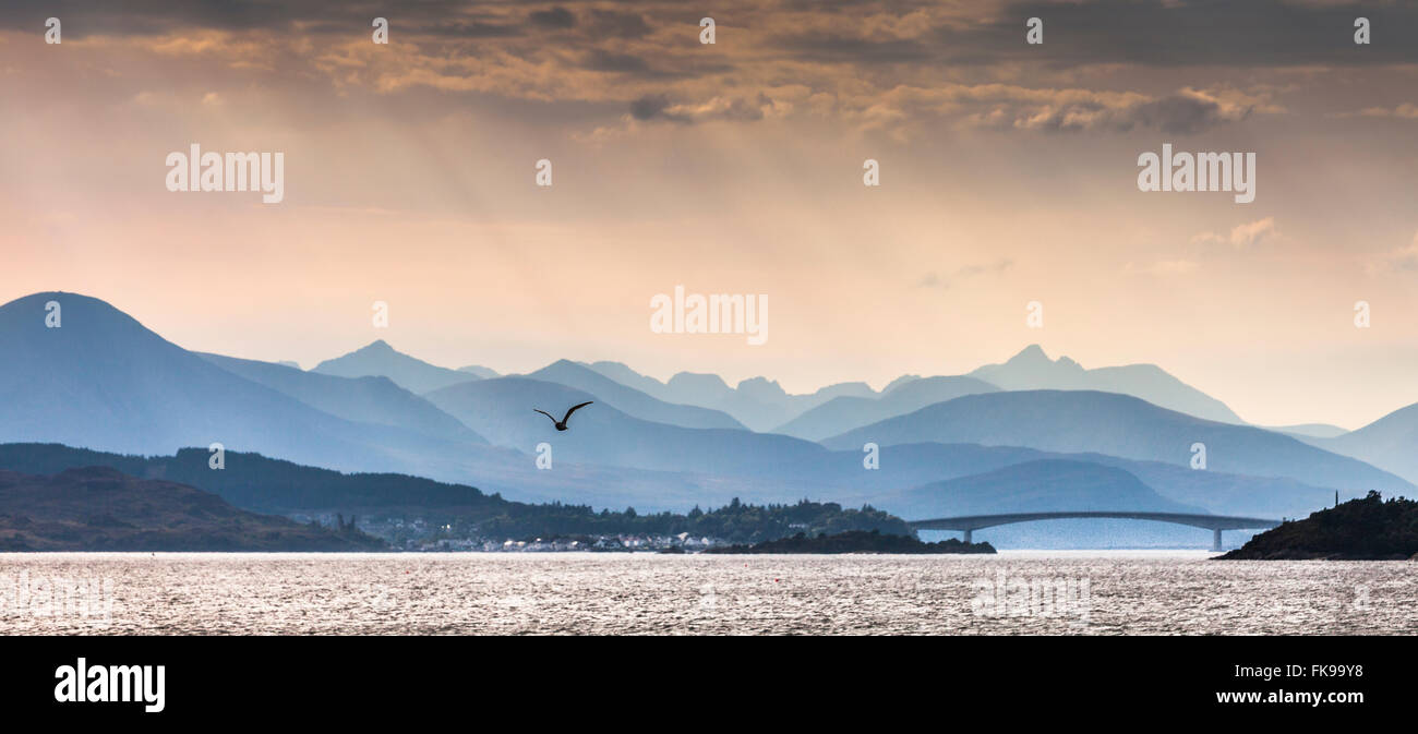 Île de Skye avec Cuillin et pont de Skye. Banque D'Images