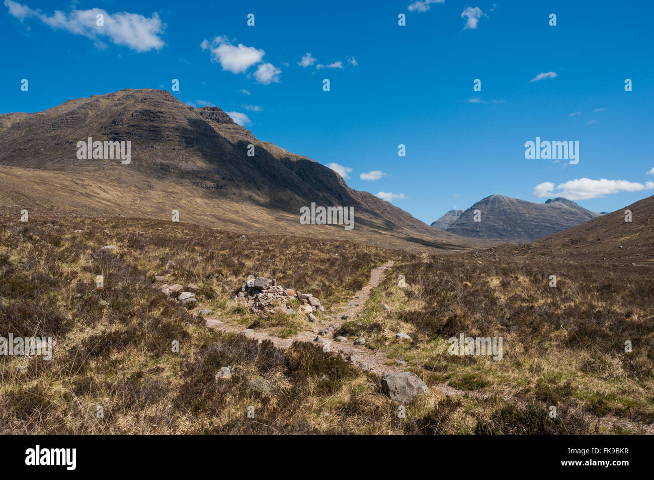 Jonction du chemin ci-dessous Beinn Dearg Banque D'Images