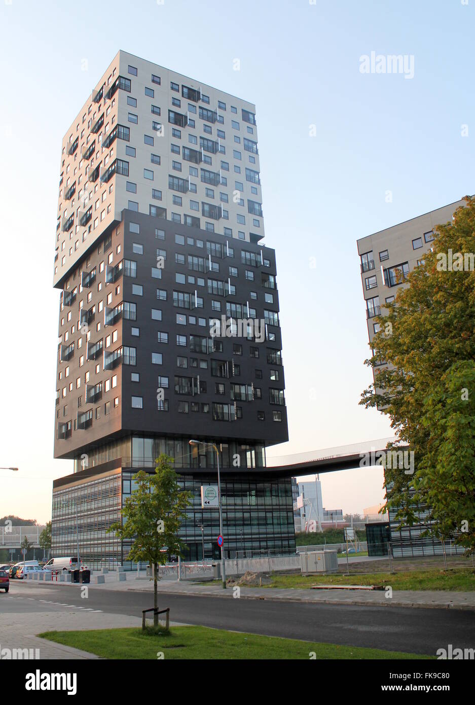 'La Liberté' building à Groningue, aux Pays-Bas, par le célèbre architecte français Dominique Perrault (depuis 2015) de l'hôtel Apollo Banque D'Images