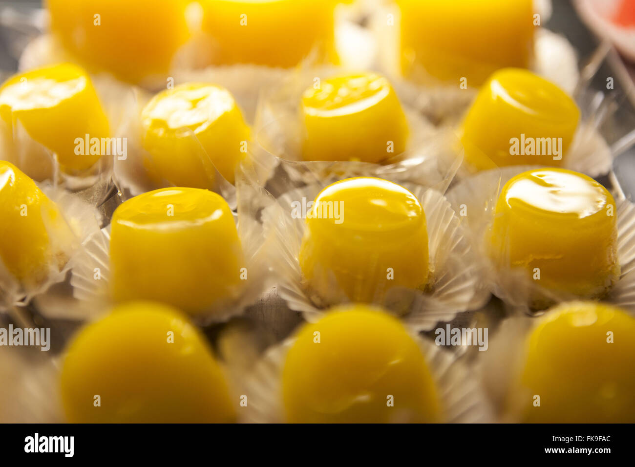 Vente Quindins magasin de bonbons dans la ville Banque D'Images