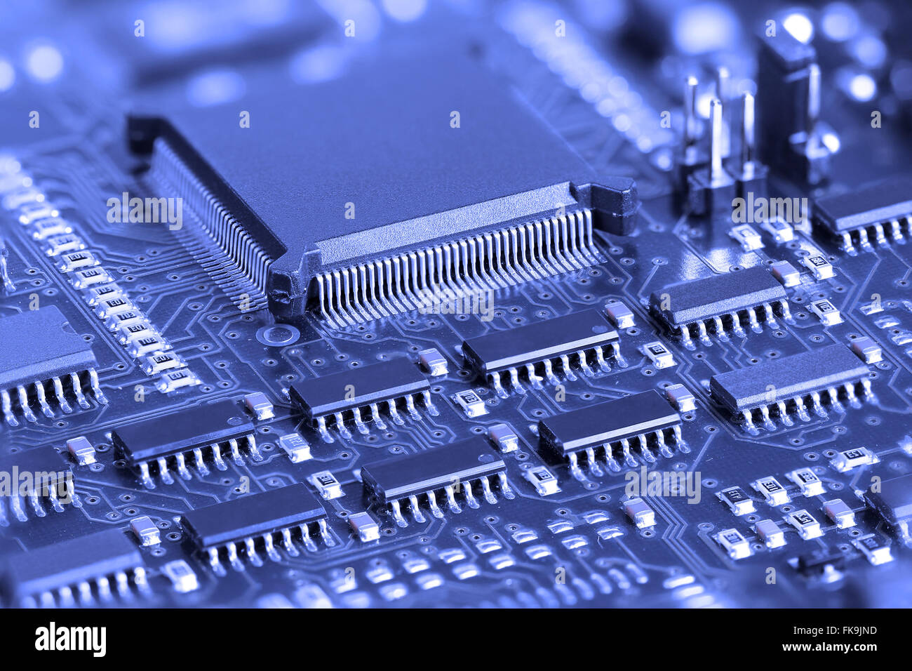 Carte électronique bleu avec microprocesseur Banque D'Images