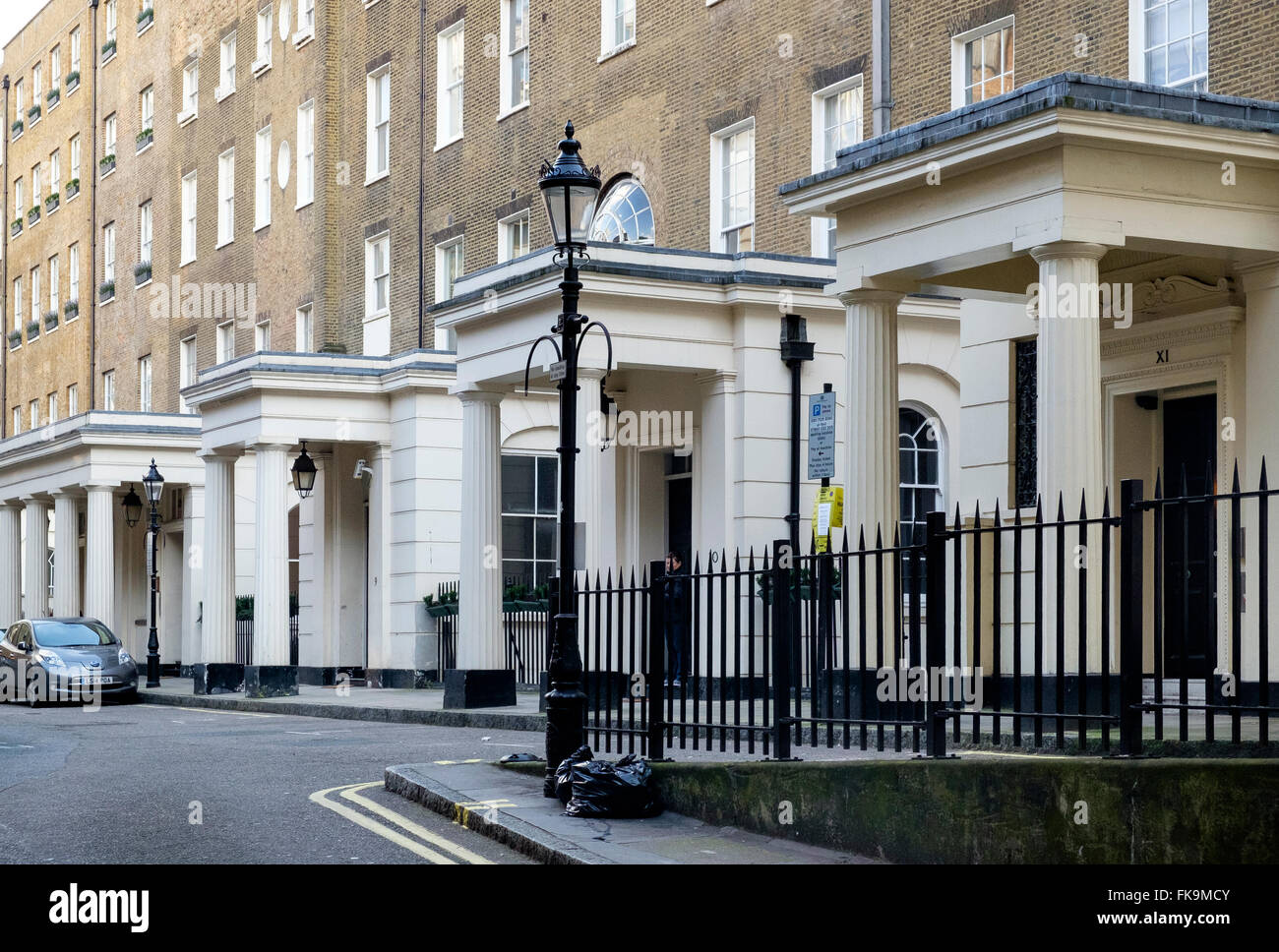 Londres, Royaume-Uni - 24 Février 2016 : Connaught Place est situé sur le côté nord de Hyde Park. C'est le côté de l'immeuble fac Banque D'Images