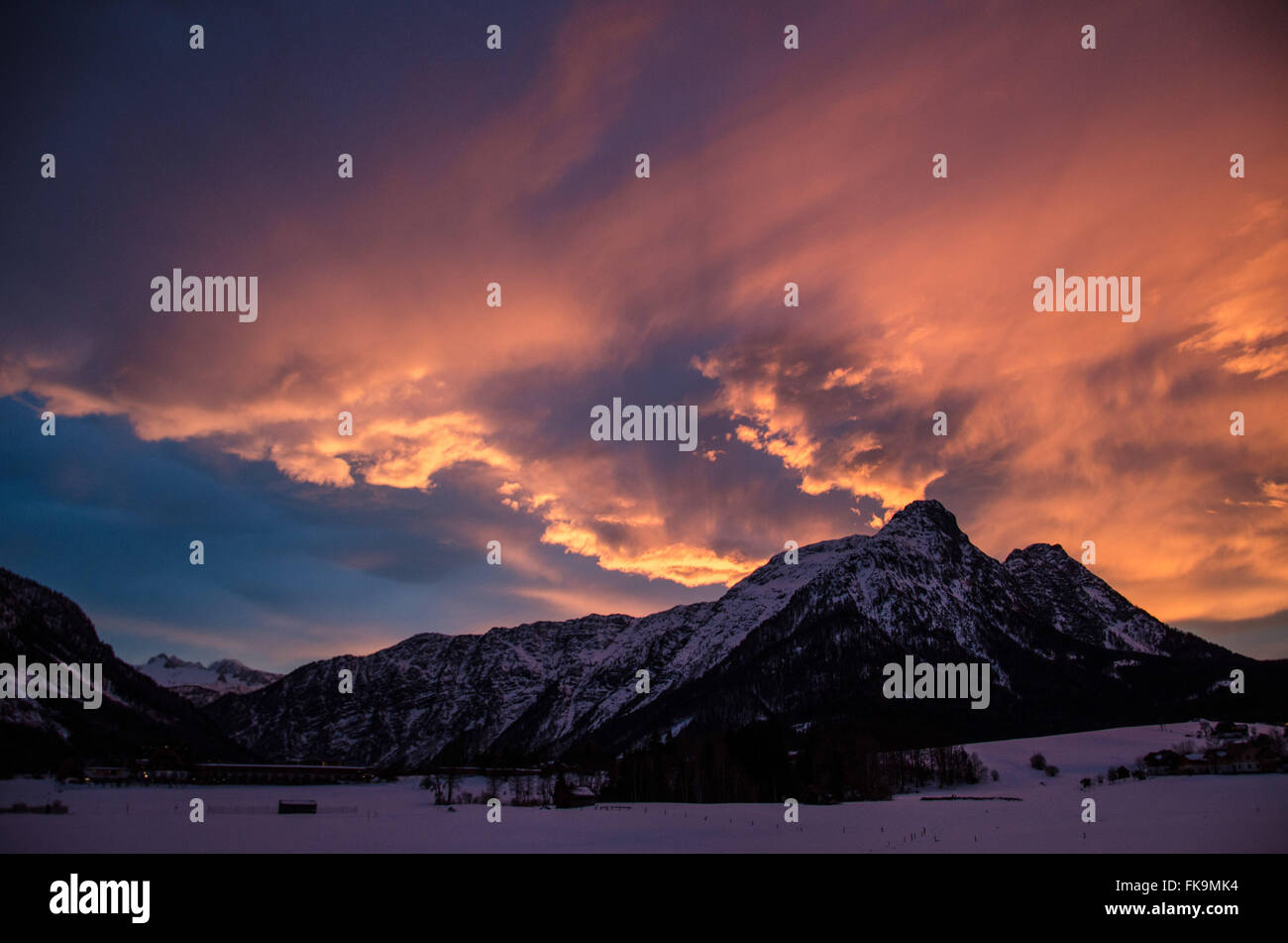 Coucher de soleil sur la montagne Sarstein près de Bad Aussee Banque D'Images