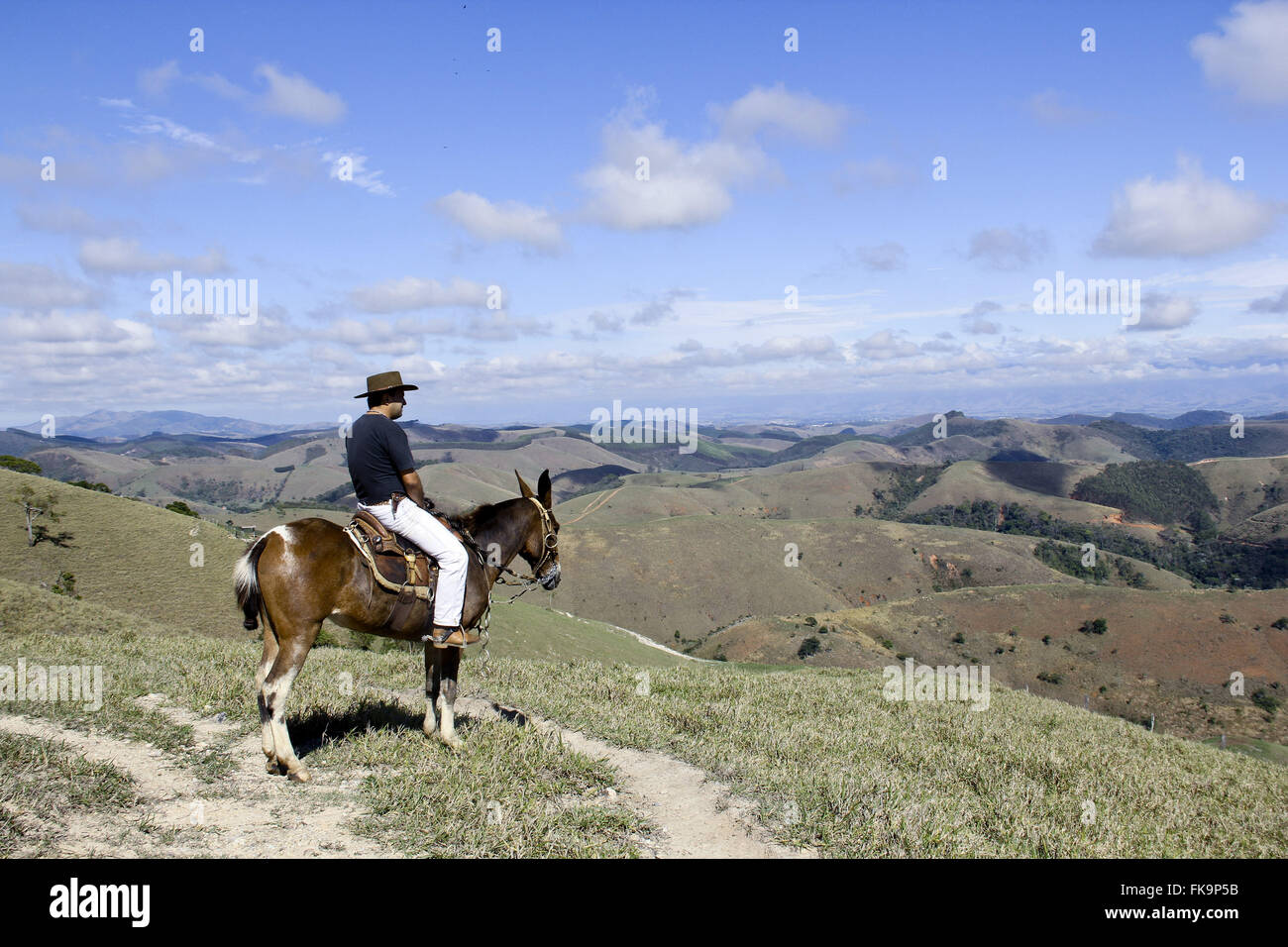 De part et d'agriculteurs qui envisagent de mule en Sierra paysage Cangalha Smash Banque D'Images