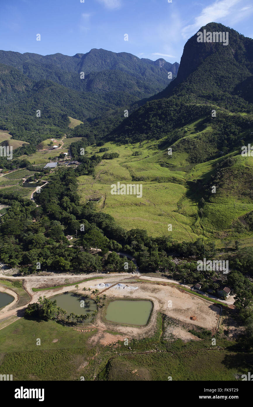 Vue aérienne de plantation plants pour le reboisement de la forêt atlantique dans la campagne Banque D'Images