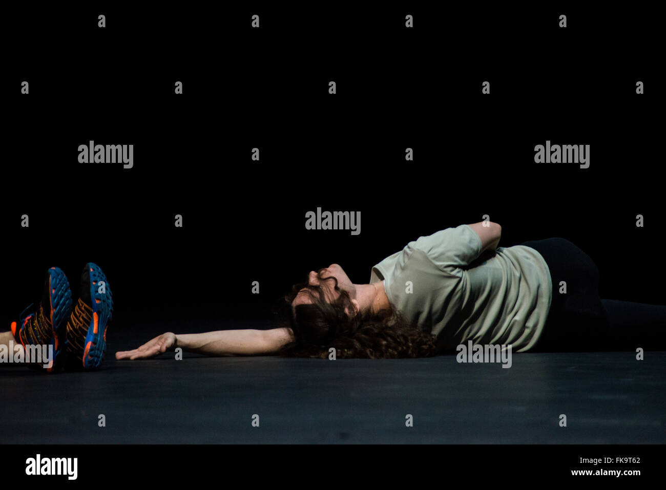 Sadler's Wells Theatre, Londres, Royaume-Uni. 7 mars, 2016. Performance des heures d'or par Rosas. Credit : Chantal Guevara/Alamy Live News Banque D'Images