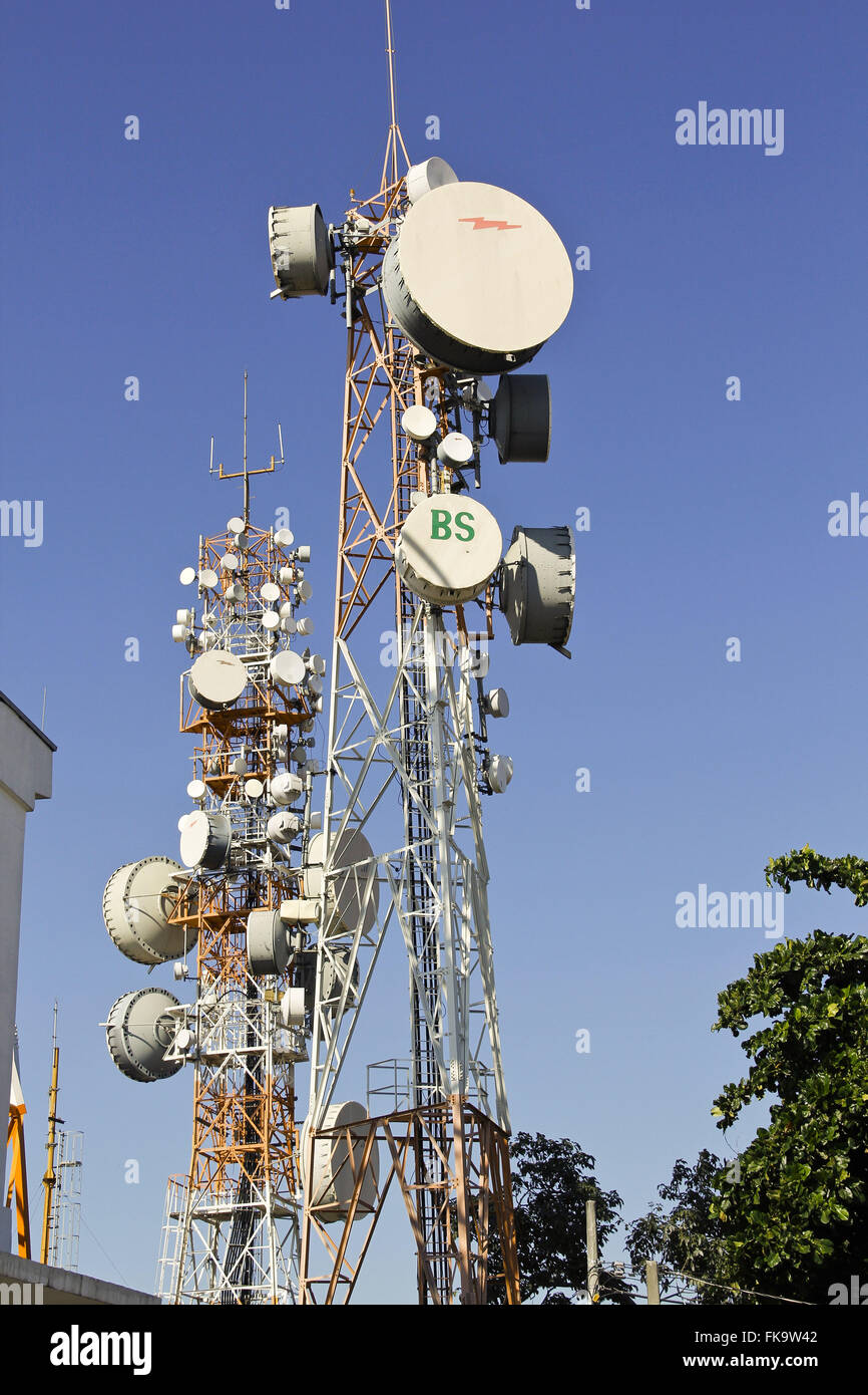 Les tours de télécommunication dans le quartier du Château Banque D'Images