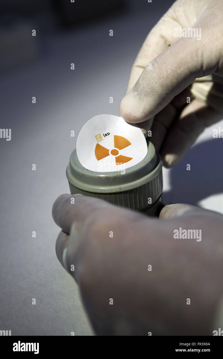 Radiation protection Banque de photographies et d’images à haute ...