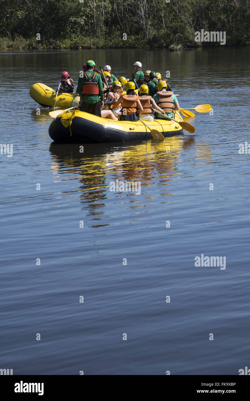Formation avant de pratiquer le rafting dans le lac Banque D'Images