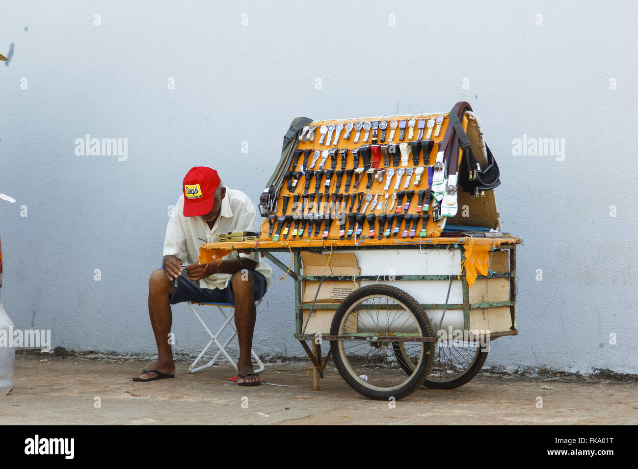 Bracelets et montres avec Hawker brouette dans le voisinage Taquaralto Banque D'Images