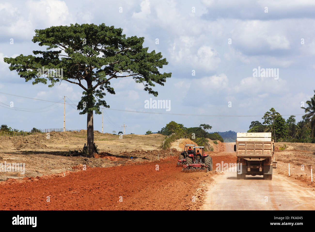 Travaux de terrassement à Santarem Cuiaba autoroute BR-163 Banque D'Images