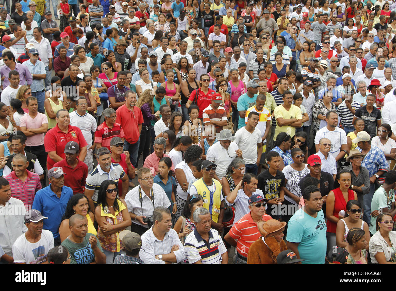 Public au cours de la cérémonie d'ouverture de la BA-046 autoroute reliant la municipalité Ruy Barbosa Banque D'Images
