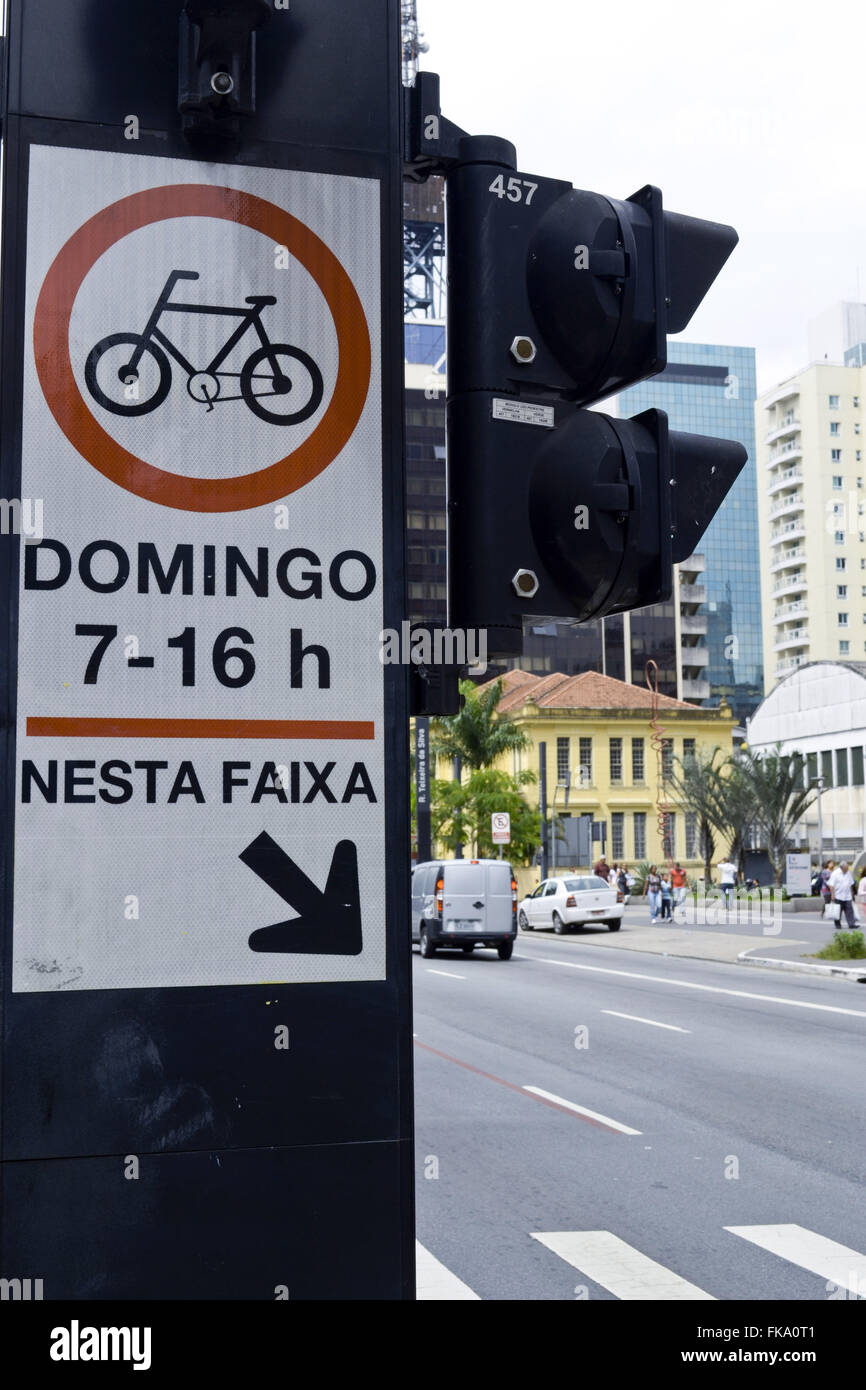 Avec plaque de signalisation spécifique pour les cyclistes sur l'Avenue Paulista Banque D'Images