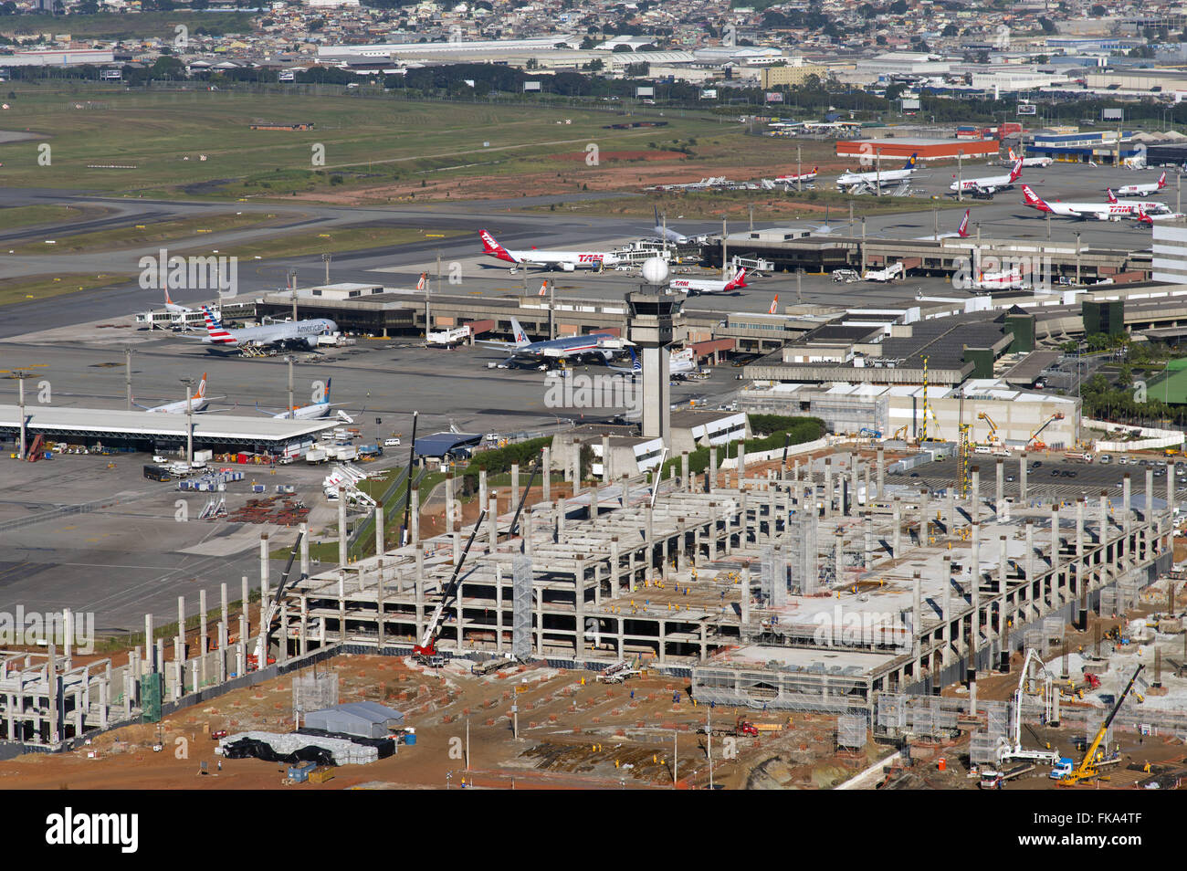 Voie et de travaux d'agrandissement de Sao Paulo / l'Aéroport International de Guarulhos Banque D'Images