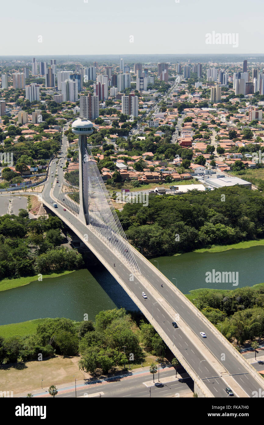 Ponte Estaiada Mestre João Isidoro França cruza o Rio Poti Banque D'Images