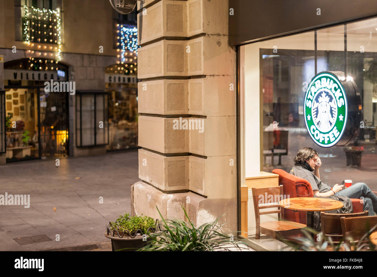 Street view, Starbucks coffee, Barcelone. Banque D'Images