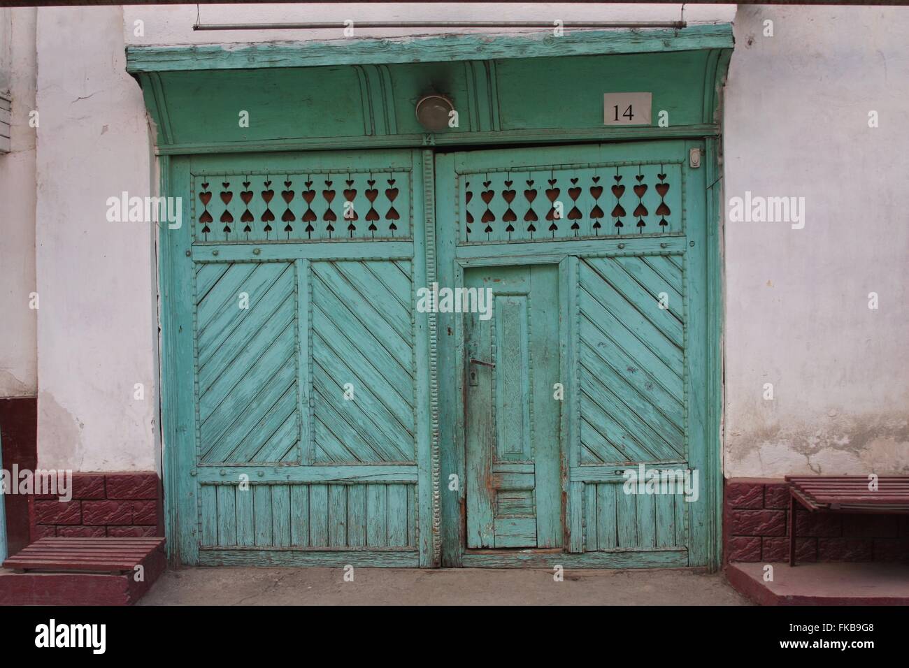 L'entrée d'un Traitional accueil ouzbek dans un quartier (mahalla). Kokand, Ouzbékistan. Banque D'Images