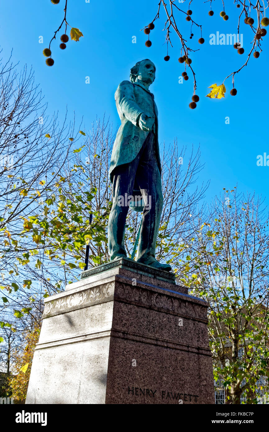 Une statue de l'homme politique et économiste né Salisbury Henry Fawcett (1833-1884) Place du marché à Salisbury, Wiltshire, Royaume-Uni. Banque D'Images