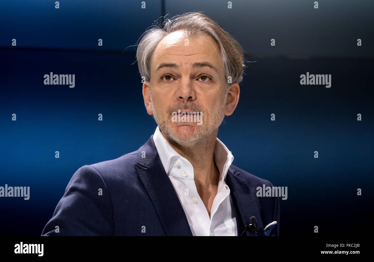 Munich, Allemagne. 07Th Mar, 2016. Designer en chef de BMW Adrian Van Hooydonk assiste à une conférence de presse à Munich, Allemagne, 07 mars 2016. La Bayerische Flugzeugwerke (lit. Aéronefs bavarois Works) a été fondée le 07 mars 1916, qui ont été plus tard renommé Bayerische Motoren Werke (BMW, allumé. Moteur bavarois travaille). Photo : SVEN HOPPE/dpa/Alamy Live News Banque D'Images
