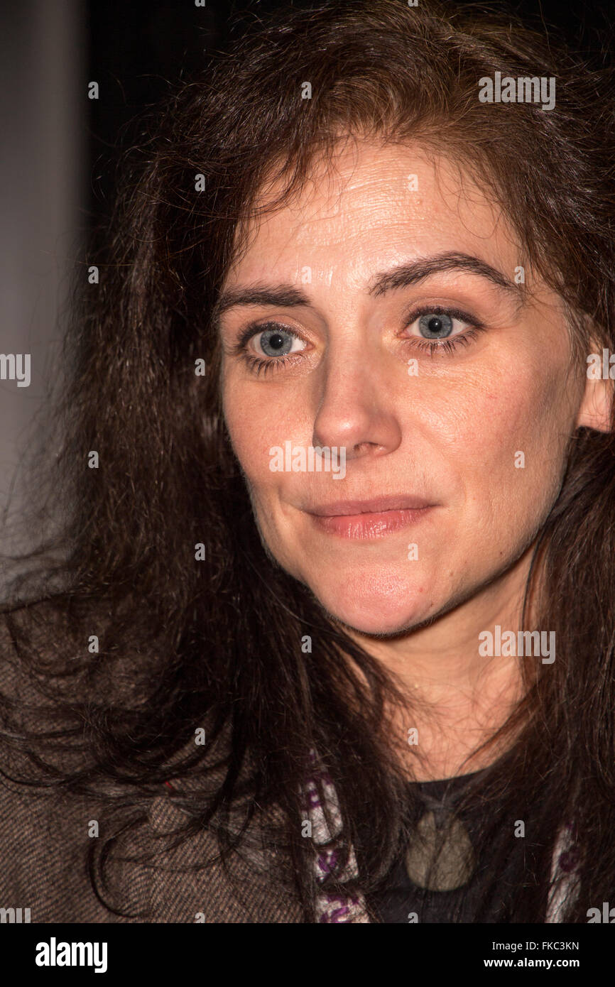 L'actrice Neve McIntosh incarne la Dame Vastra écran Banque D'Images